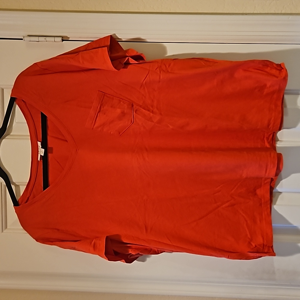 STYLE AND Co Coral Pocket V-neck Tee Size 3x